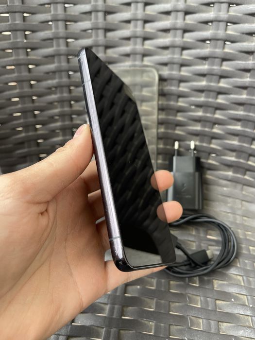 • Samsung • S22+ Plus •