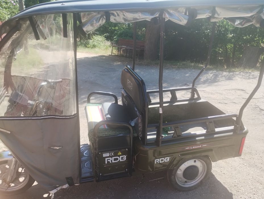 Vând triciclu RDB electric