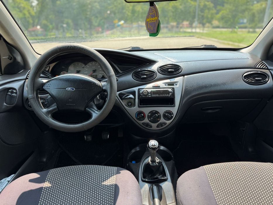 Ford Focus Break 1.6i - 799€ -