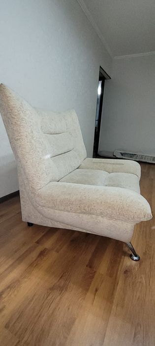 Два одноместных кресла