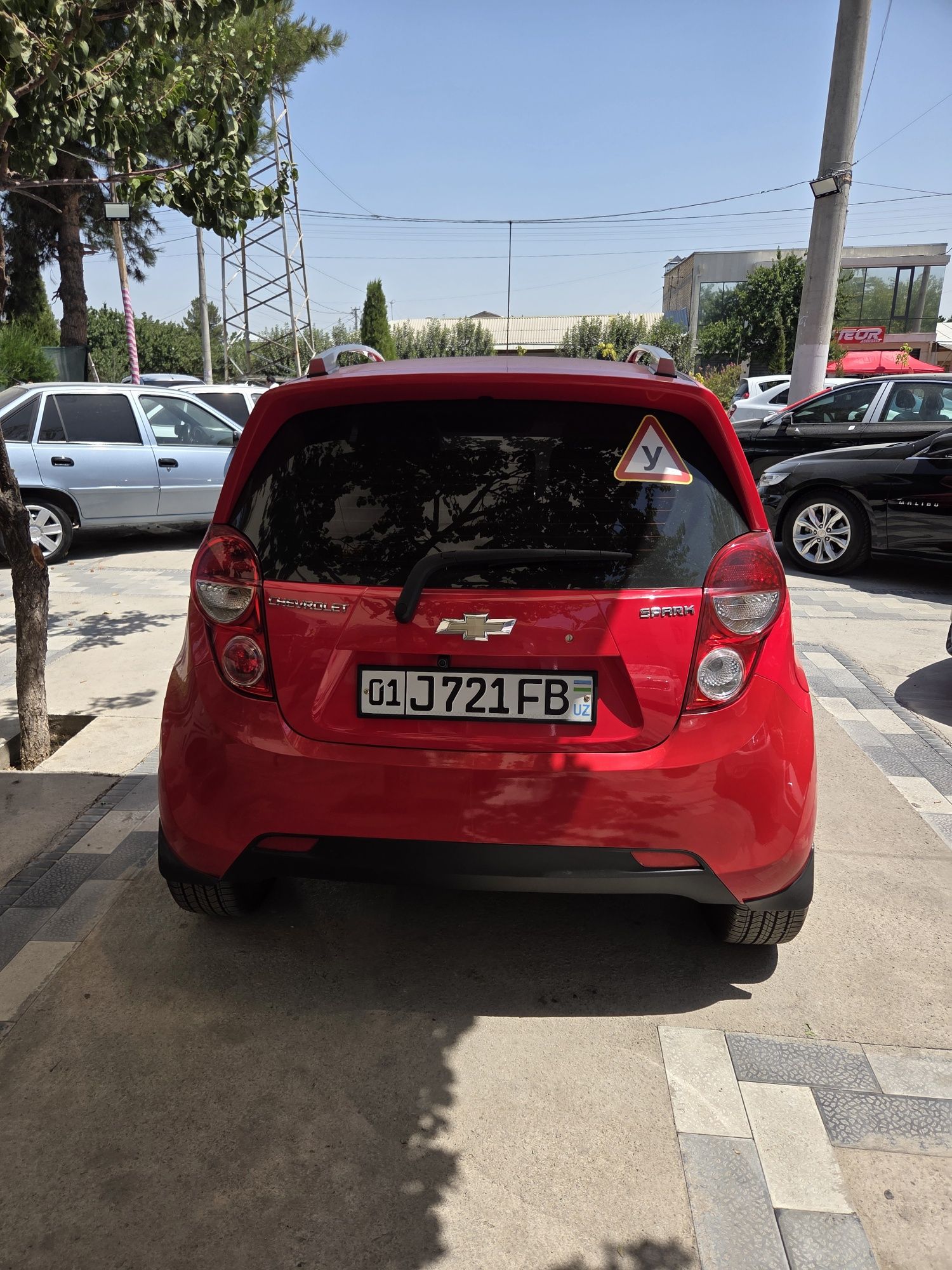 Spark Avtomat 2014-yil 88.000km Variantga beriladi.
