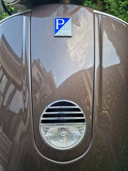 Piaggio Vespa GTS 250