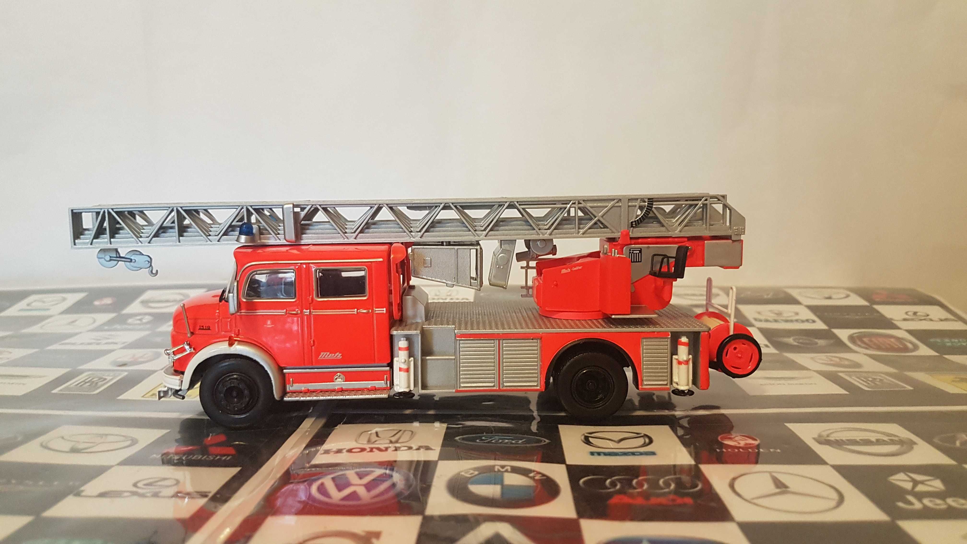 Macheta Mercedes L519 scara 1/43