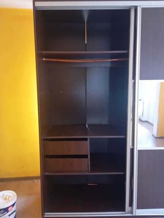 Vând dulap de haine