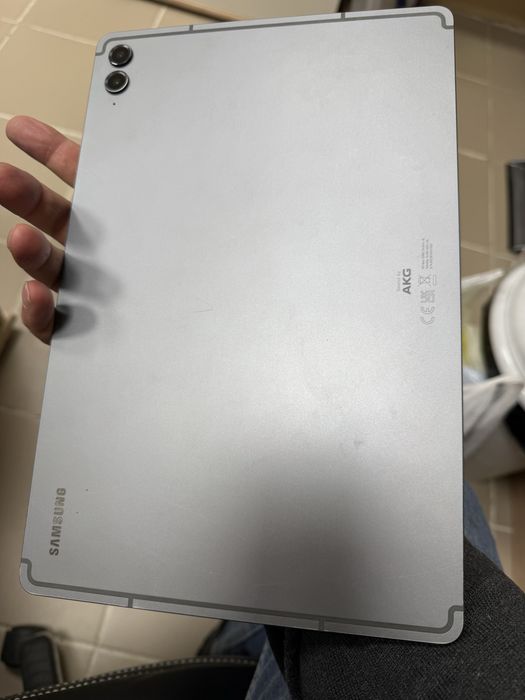 Таблет Samung Galaxy Tab S9 FE Plus + 8/128gb отличен