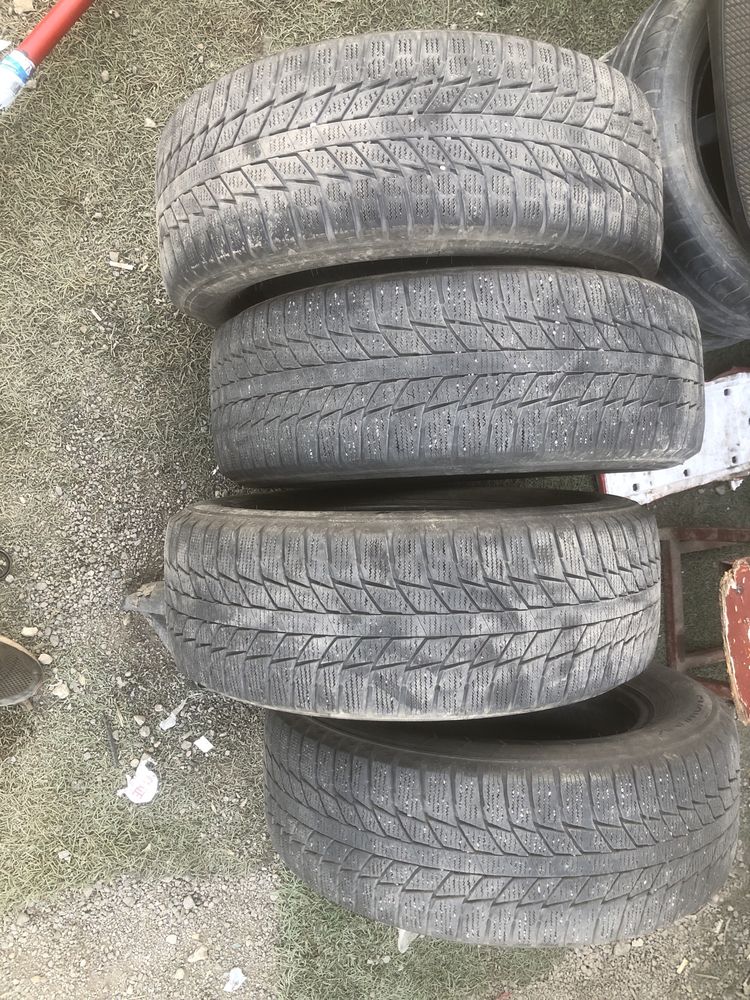 Зимние шины комплект 215/60R16