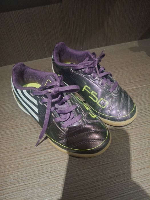 Футболни обувки Адидас