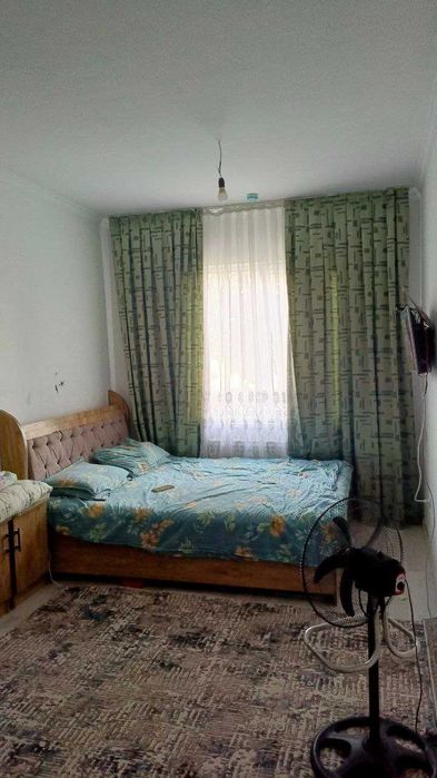 Sputnik 16a da 3 xonali uy sotiladi 1 etaj nejiloy qilsa ham boladi