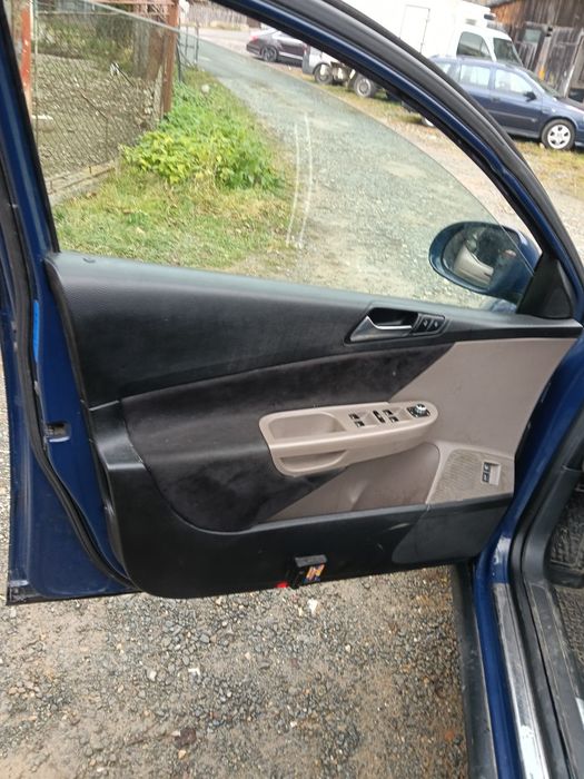 Vând Volkswagen Passat B6