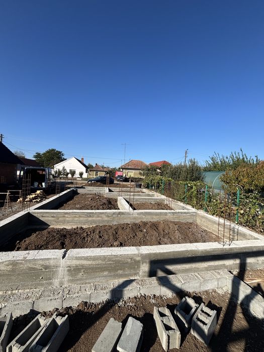 Loc de casa cu fundatie !!!