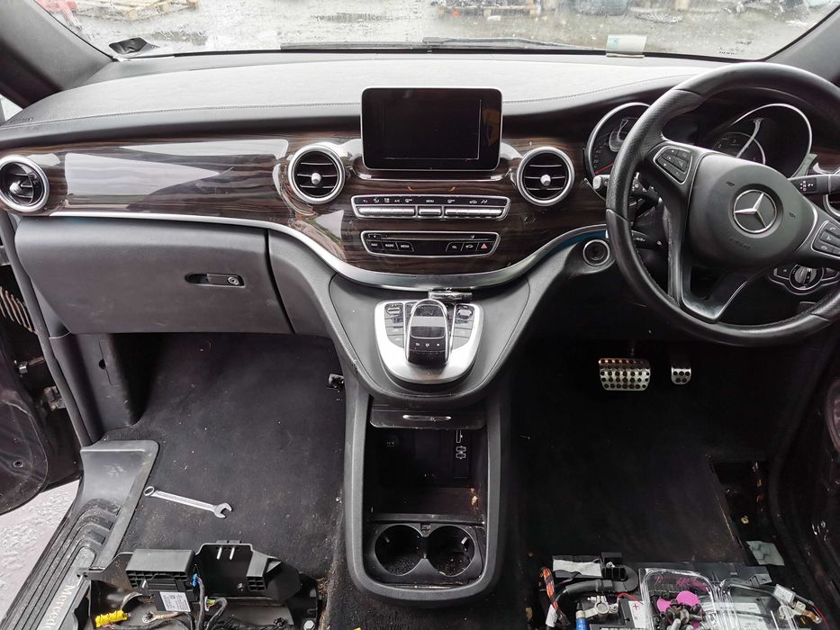 Dezmembrez mercedes V-class w447 2.2 d om 651/distronic/bara fata 447