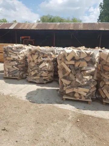 Vând paleti de lemne