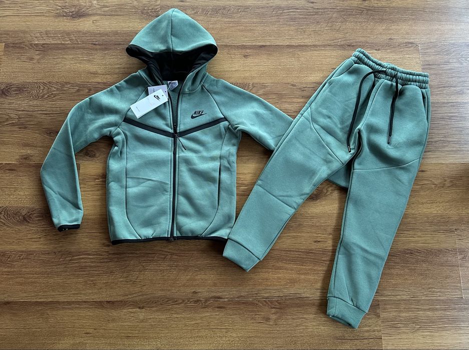 Детски,ватиран екип Nike,цвят мента