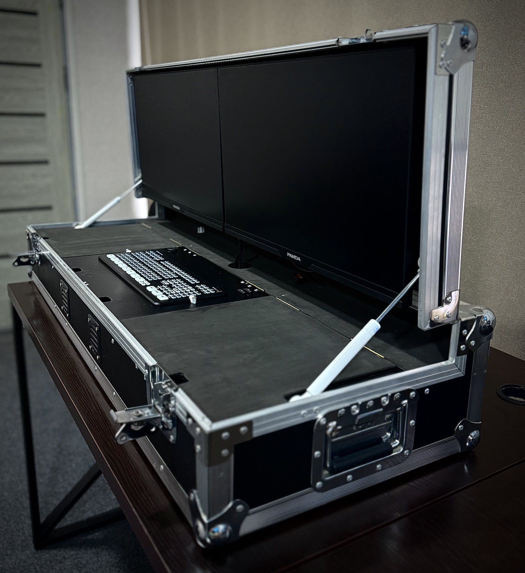 Jonli Efir pult uchun maxsus chemodan (blackmagic atem pulti uchun)