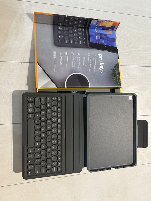 Tastatura + husa  ZAGG Pro Keys pentru iPad 10.2", neagra