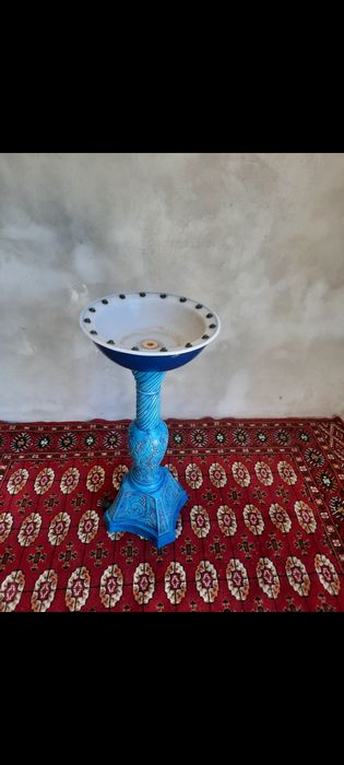 Fântână arteziană veche din ceramică