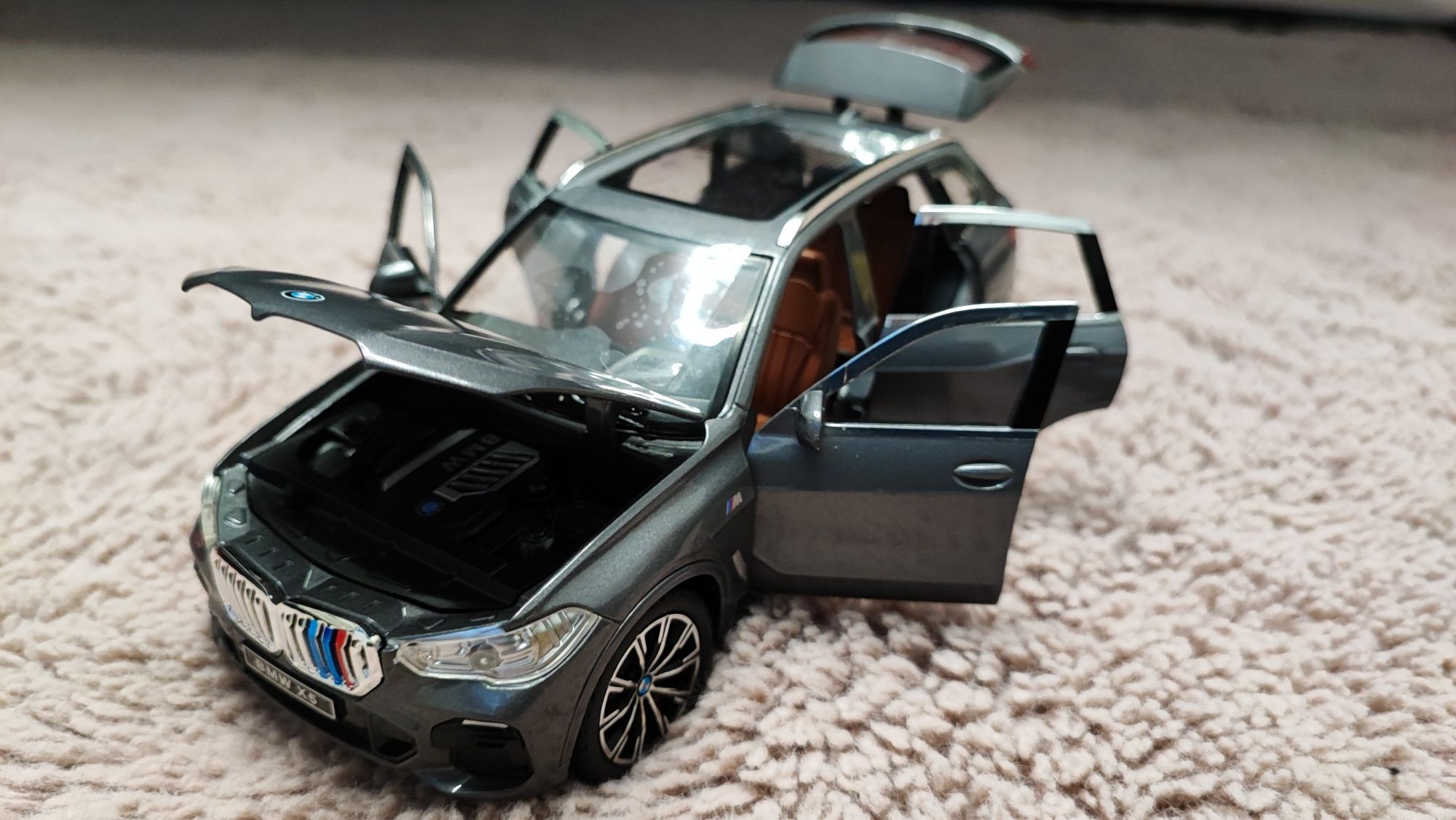 Macheta auto BMW X5, scara 1:24, metalica, noua