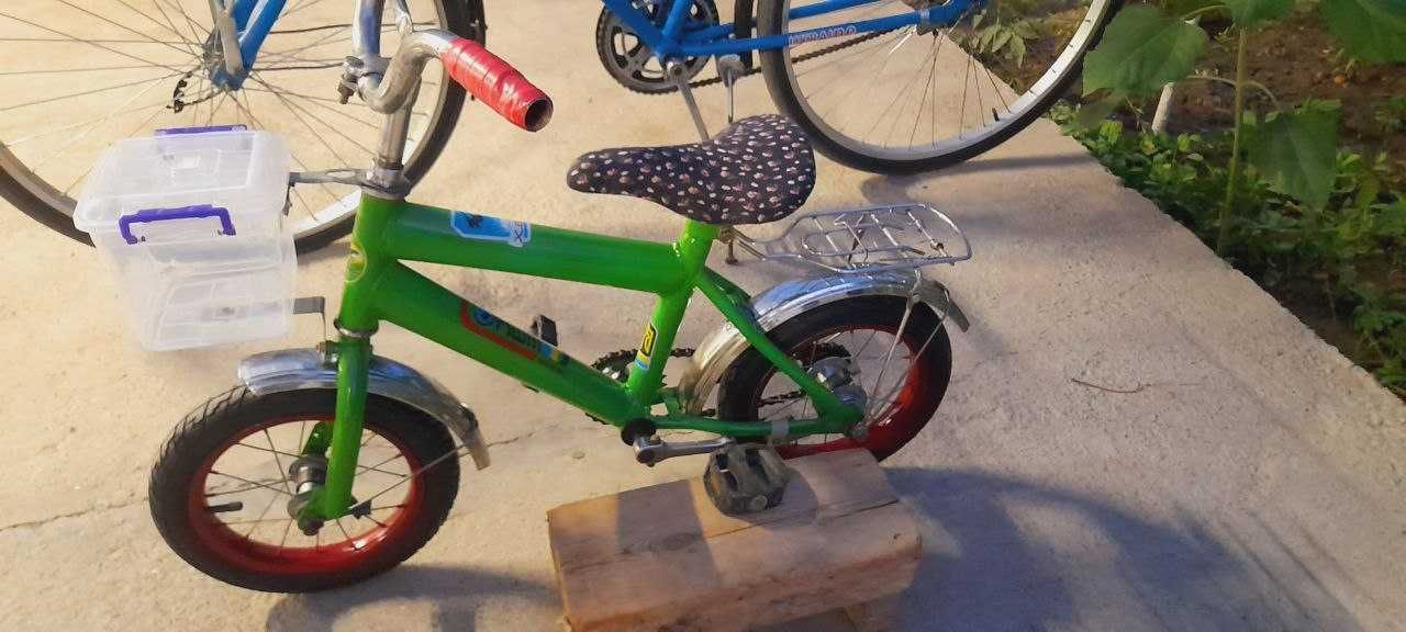 Katta va kichik velosiped sotiladi