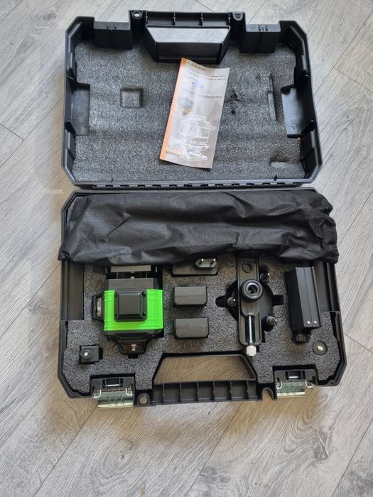 Laser complet cu trepied, suport...etc La cutie