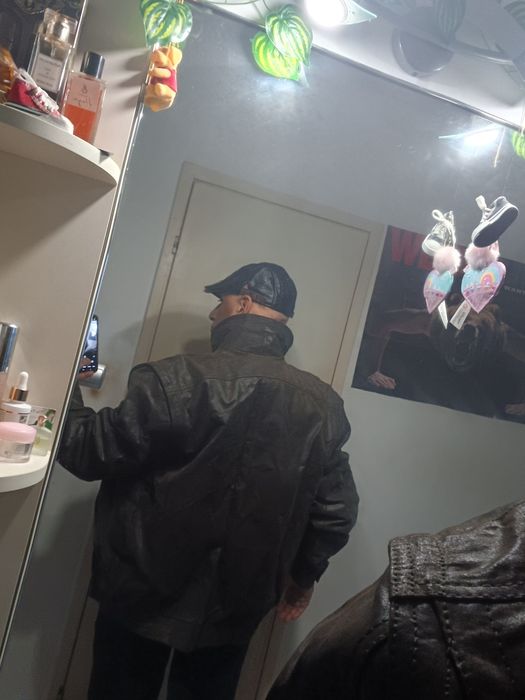 продавам красиво кожено яке полушуба немско със  свалящи ръкави