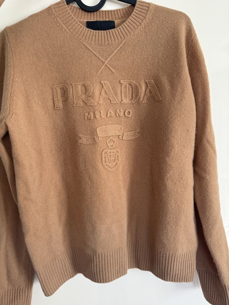 Пуловер Prada