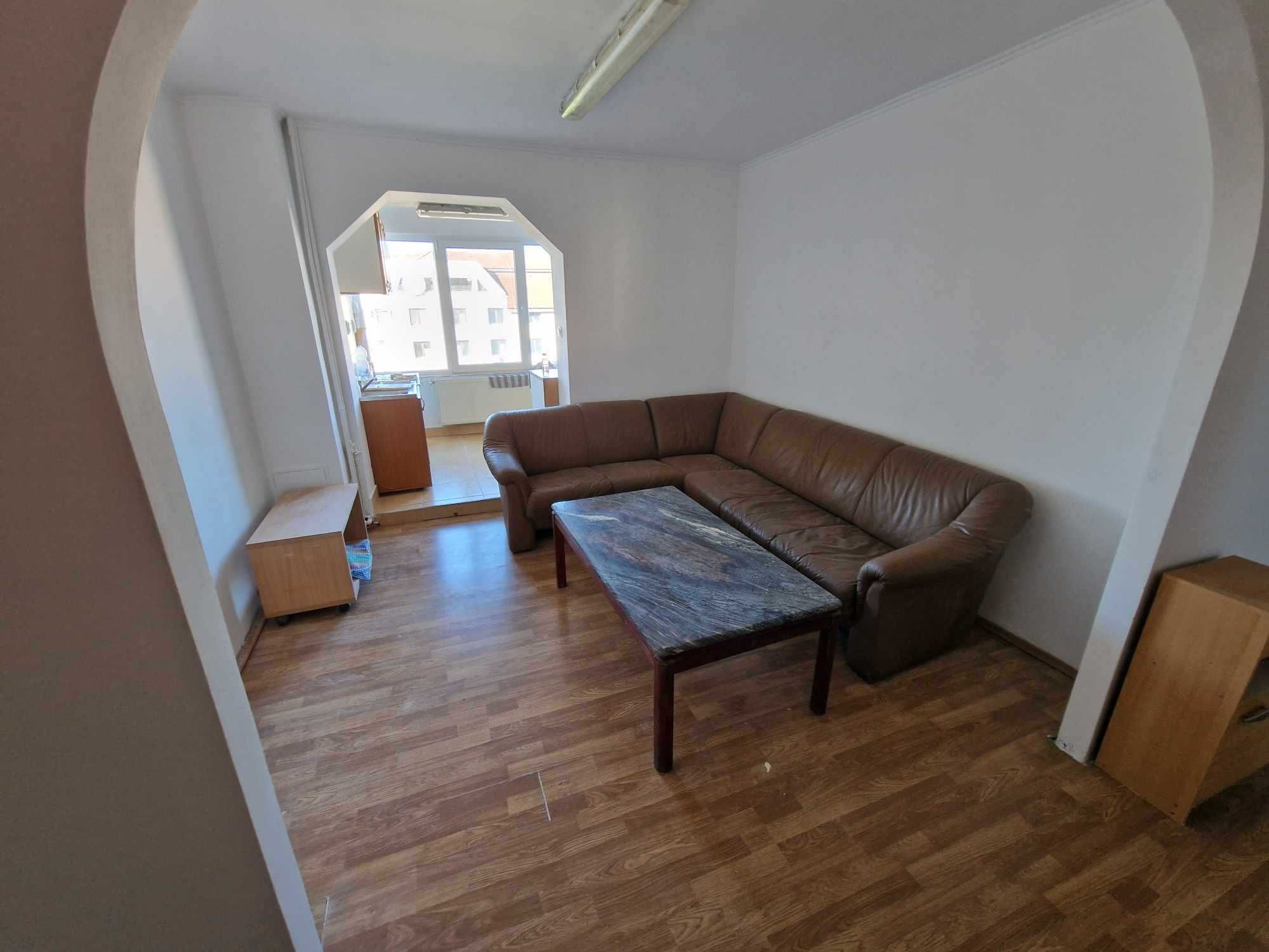 Vând apartament de 3 camere în zona ultracentrală a orașului Oradea