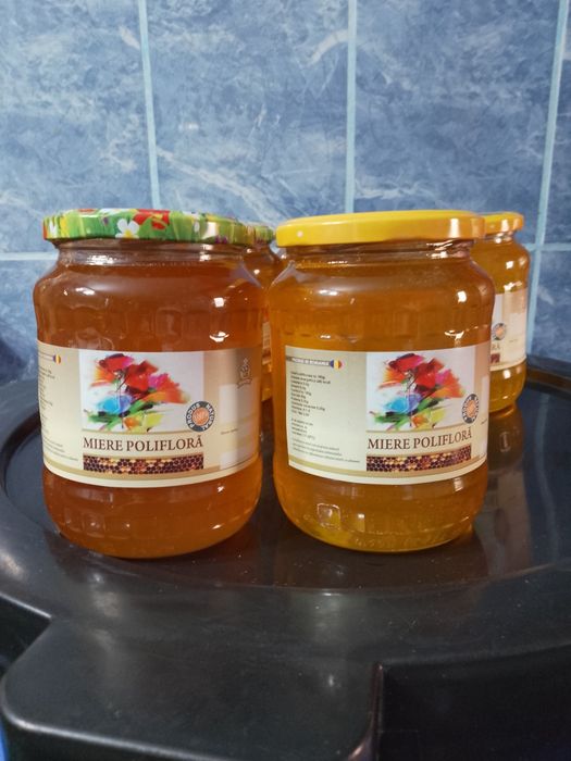 Miere de vânzare direct din stupina noastră