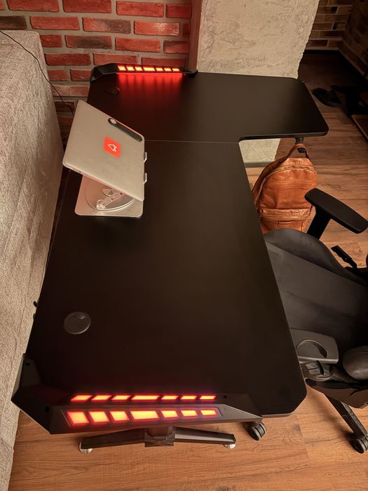 Birou si scaun egonomice de gaming. calitative