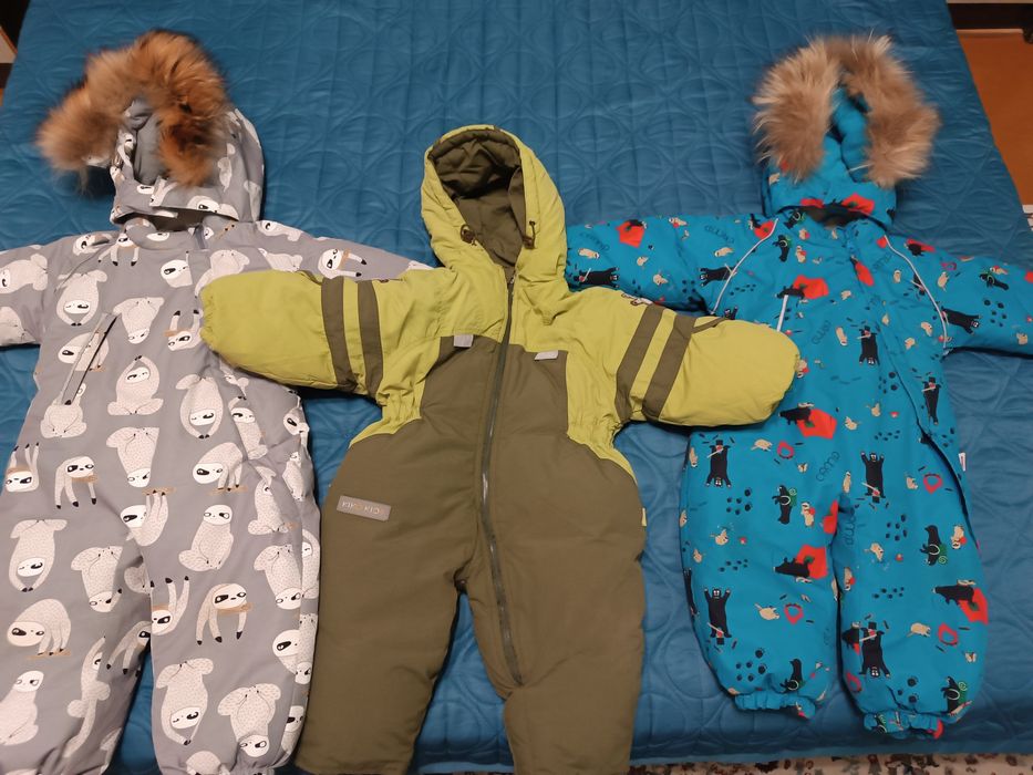 Продам детские зимние комбинезоны
