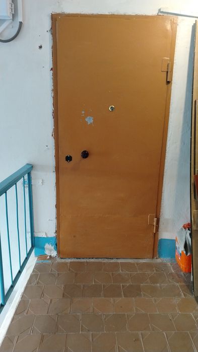 Продам входную дверь
