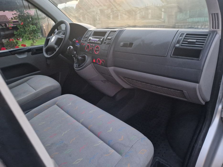Volkswagen Transporter 9 locuri