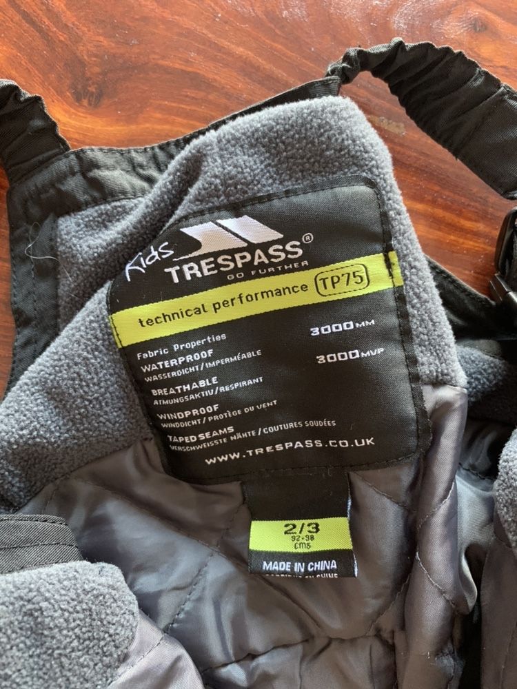 Ски комплект от панталон и яке на Треспа (Trespass)