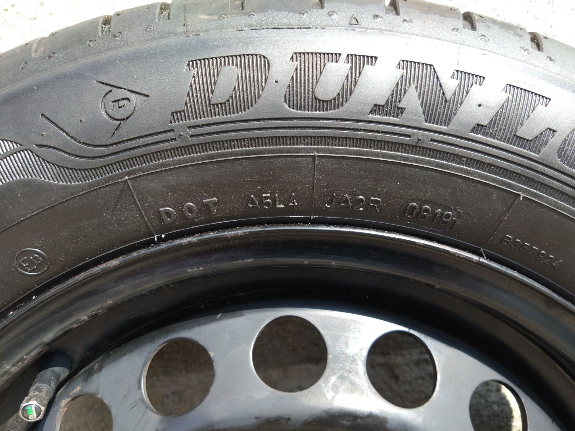 Гуми  Dunlop 195/65/15 с джанти за 80 лева бройката