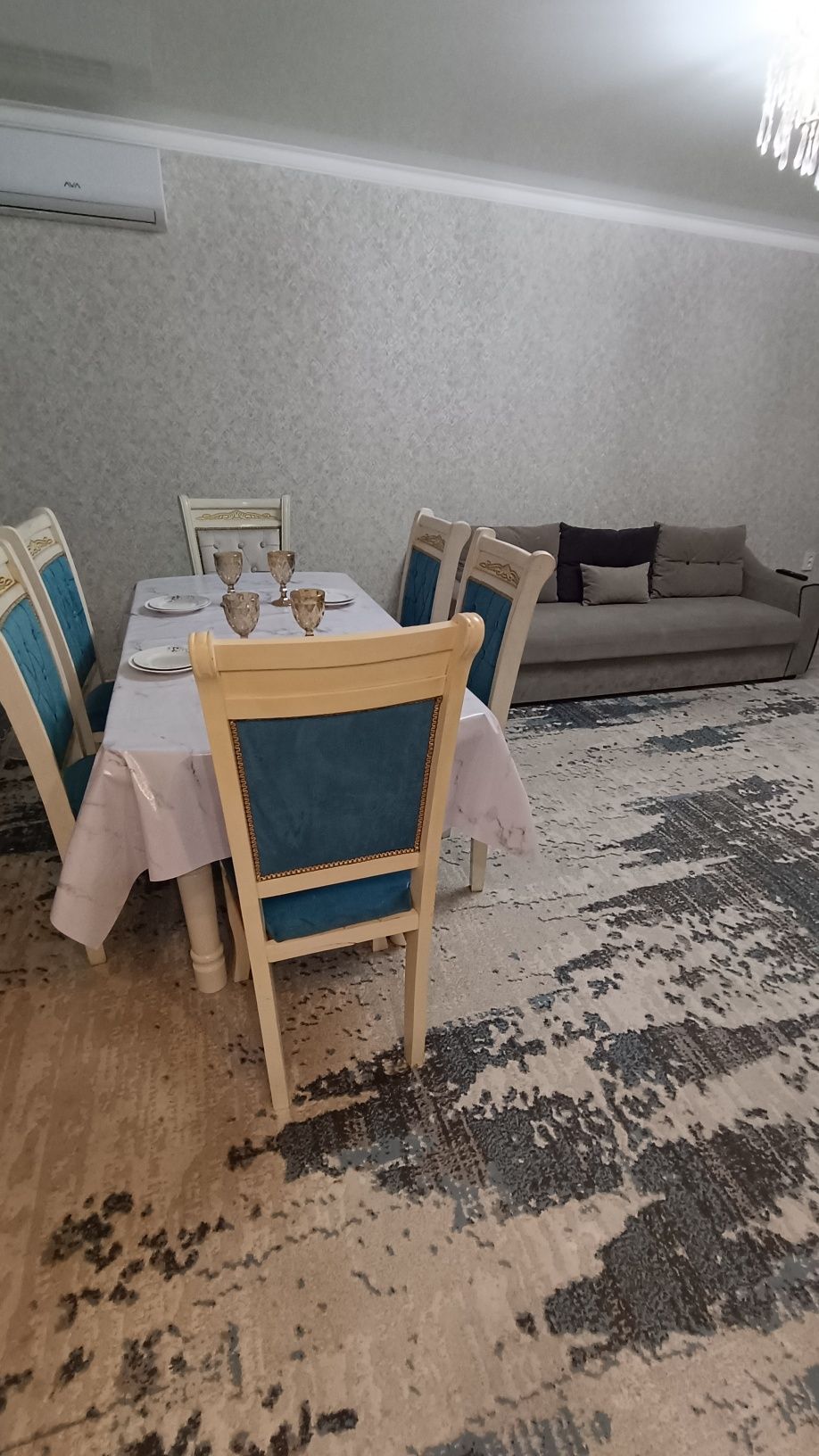 Сдается 2 комнат в центре wifi смарт ТВ,1 этаж