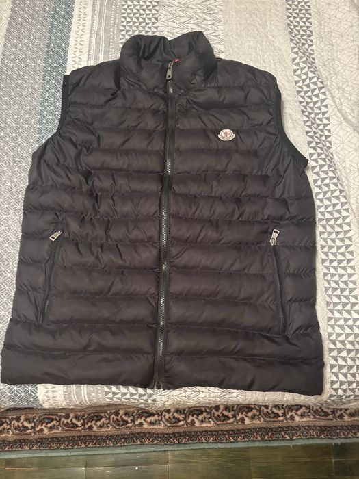 Дрехи на луда, moncler и addidas и слънчеви очила carrera