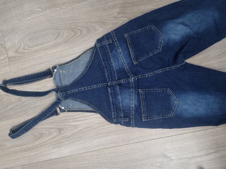 Salopetă de blugi