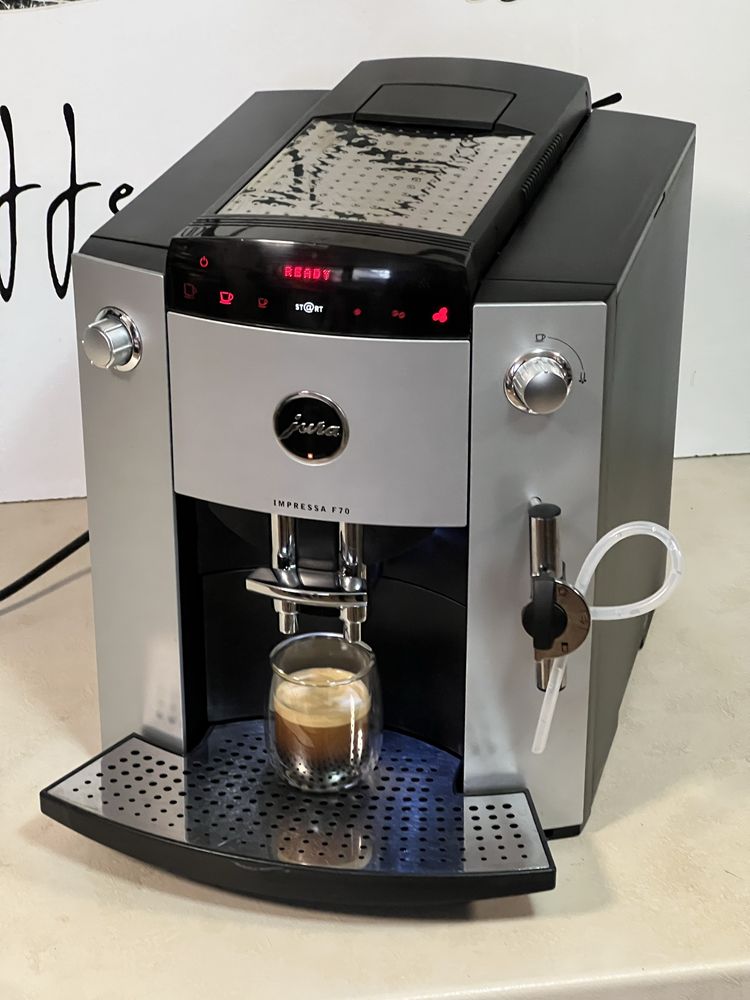 Кафемашина кафе автомат jura impressa F70 с гаранция
