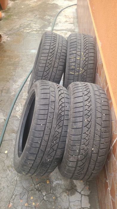 Зимни Гуми Petlas 225/50/17, карани под 2к км. Като нови.