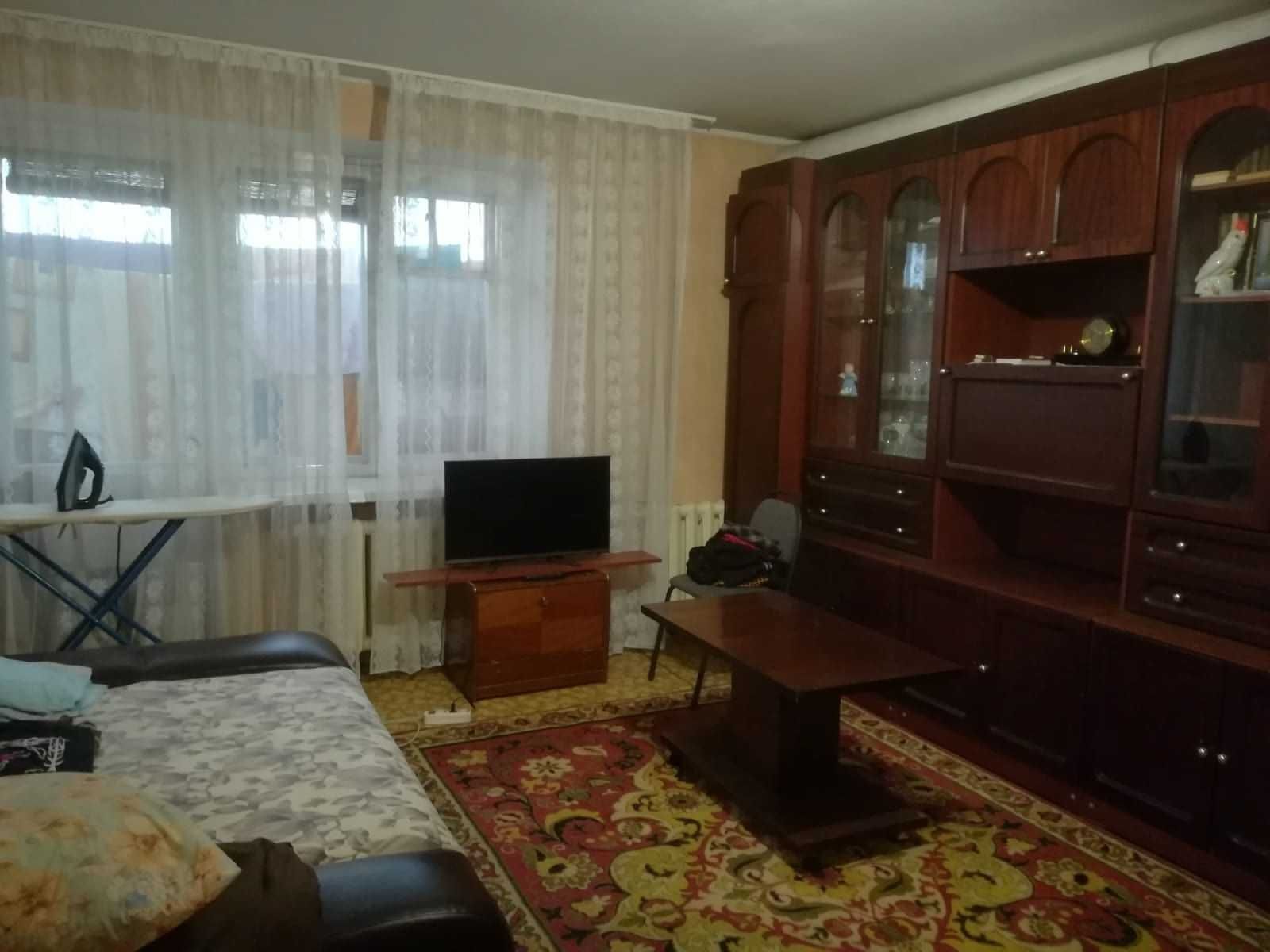 Продам мебель и посуду