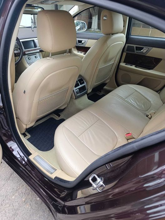 Jaguar XF 2011 impecabil