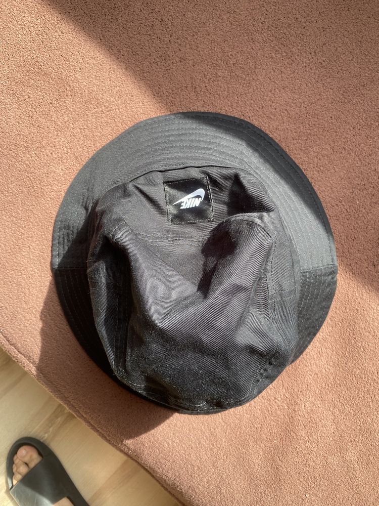 Шапки идиотки - Nike , Calvin Klein