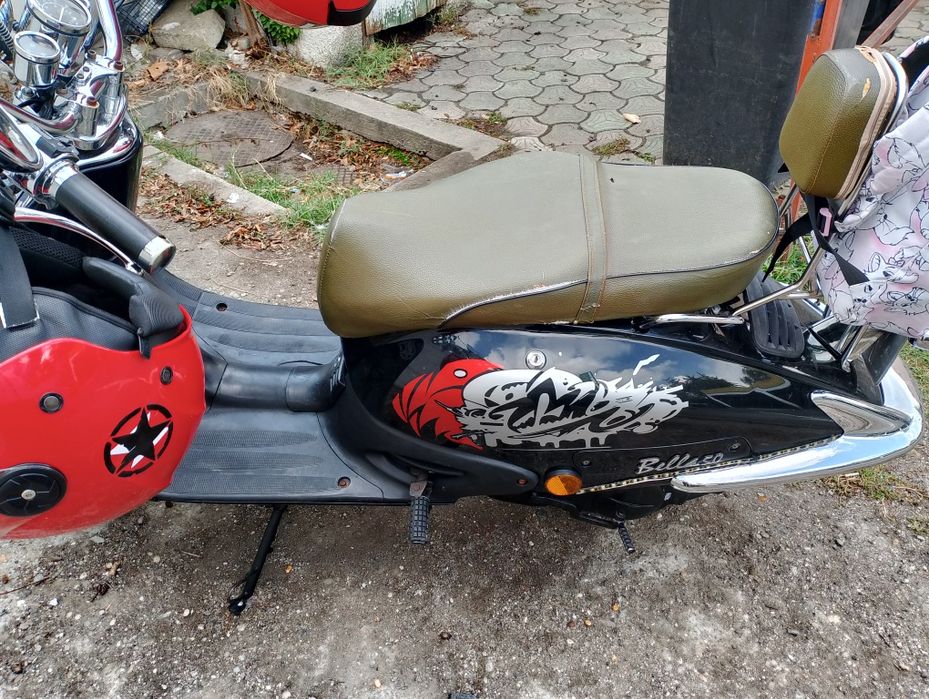 Scuter retro fara permis 25 limitat in acte are carte rar făcută