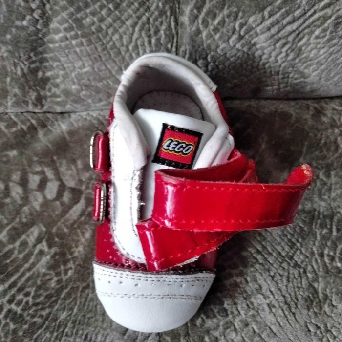 Розови пантофки и буйки LEGO бяло и червено