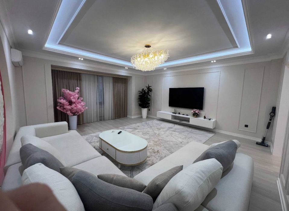 Сдаётся 3х ком квартира на улице Чехова, ор-р: клиника Федорович,108м²