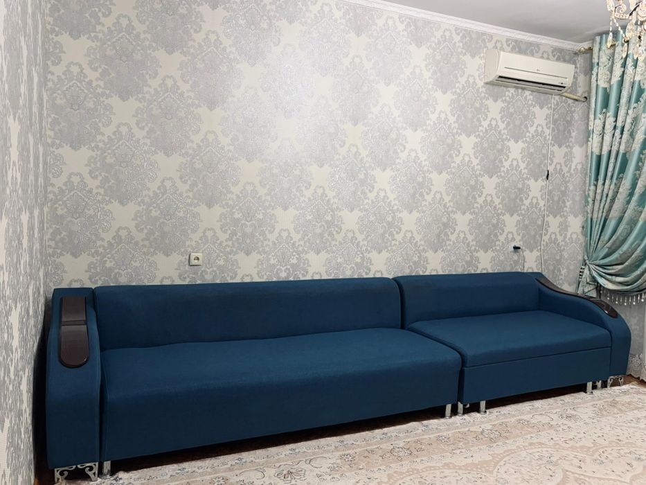 Срочно Продаётся диван цвет синий