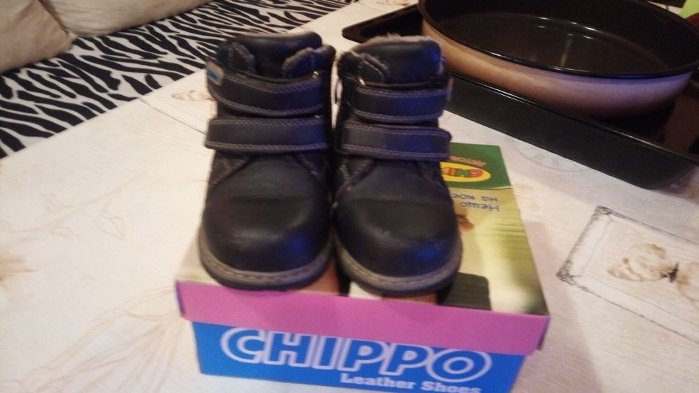 Продавам детски зимни боти за момче