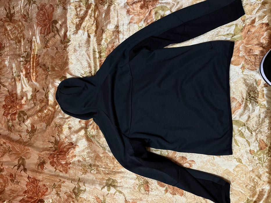 Продавам чисто нов Nike Tech fleece