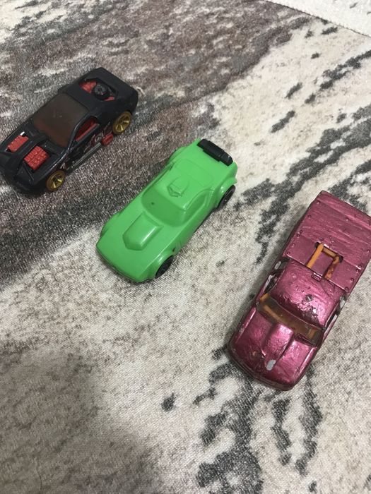 3 машинки хотвилс