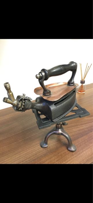 Fier de calcat vechi cu gaz .Piesa de colectie!