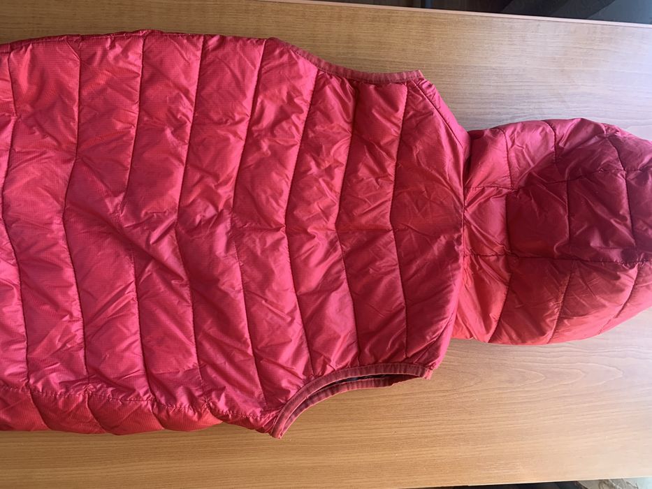 Vesta Zara baieti,rosie,marime 120,varsta 6-7 ani